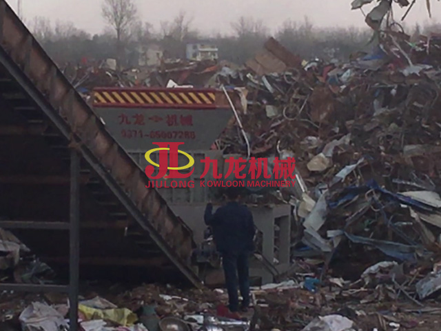 廢鐵破碎生產線現(xiàn)場